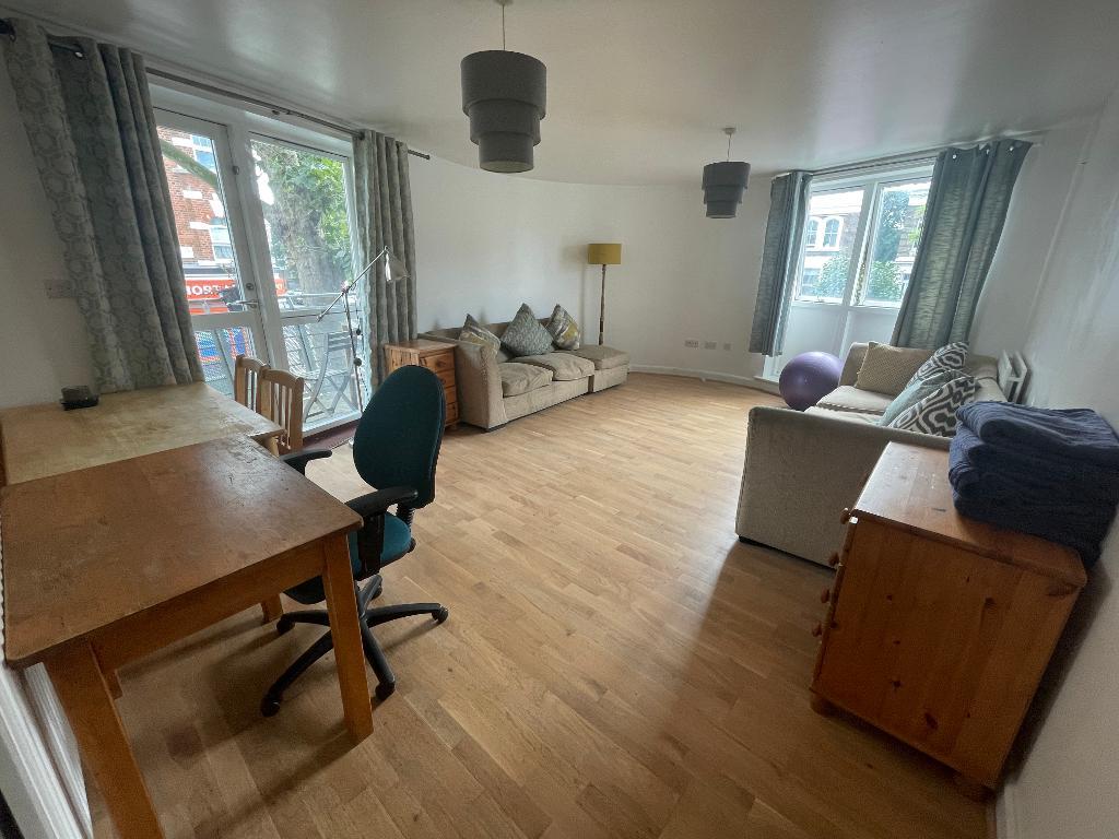 Flat Uxbridge Road in Greater London