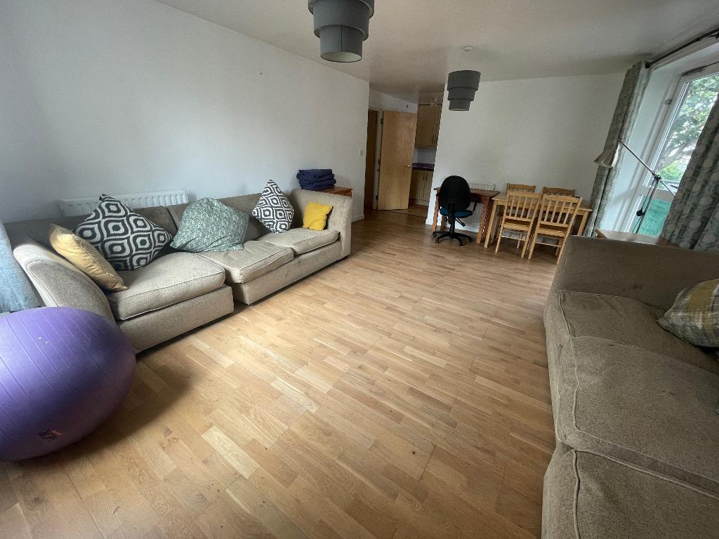 Flat Uxbridge Road in Greater London