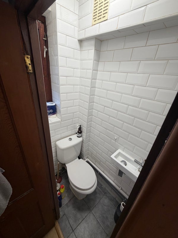 Room Kennington Park Road in Greater London