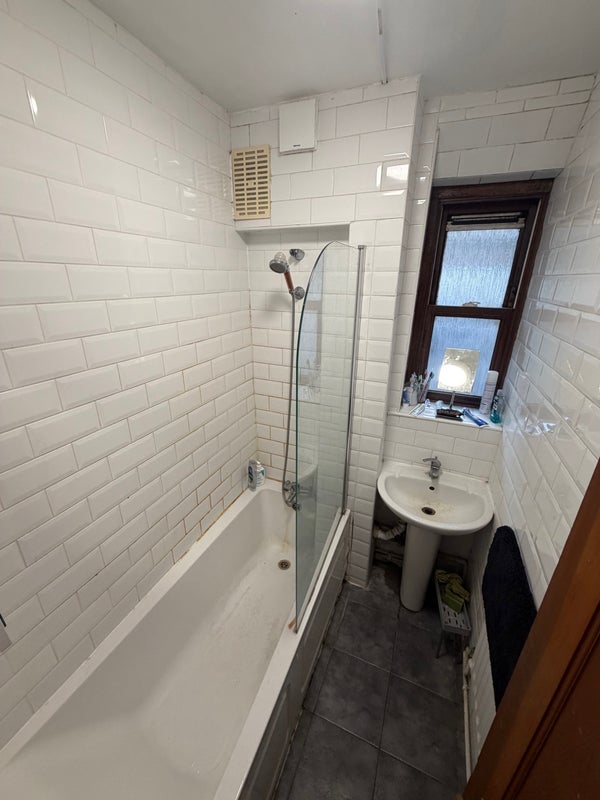 Room Kennington Park Road in Greater London