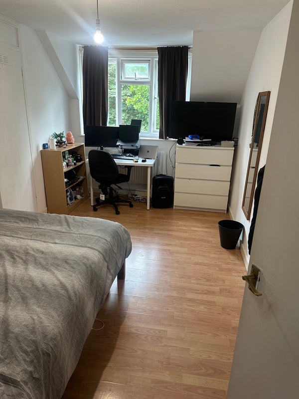 Room Ingrave Street in Greater London