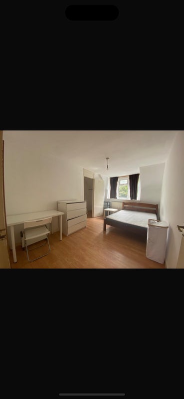 Room Ingrave Street in Greater London