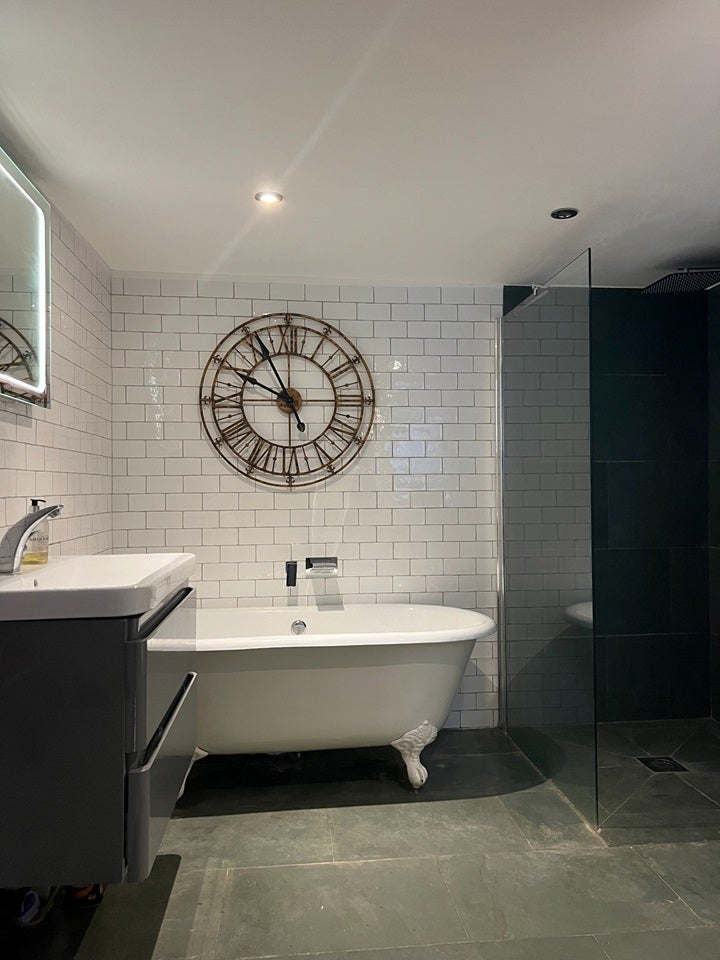 Flat Hazlebury Road in Greater London