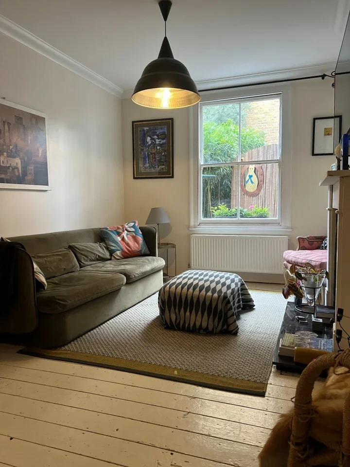 Flat Hazlebury Road in Greater London