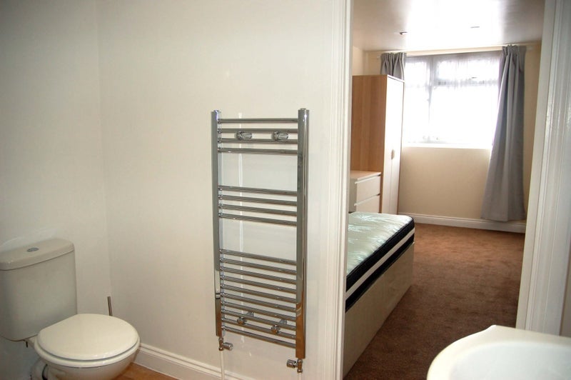 Room Staveley Crescent in Bristol