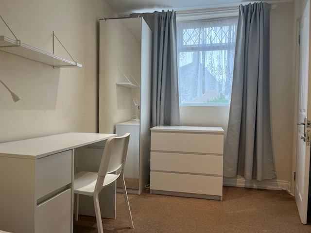 Room Staveley Crescent in Bristol
