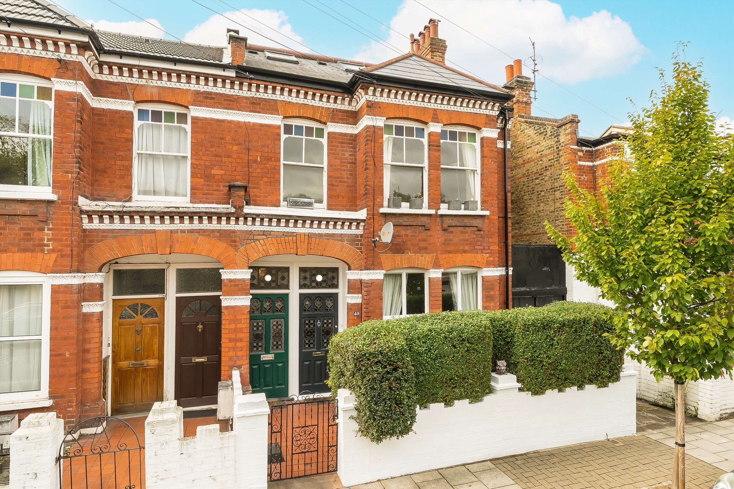 Flat Mantilla Road in Greater London