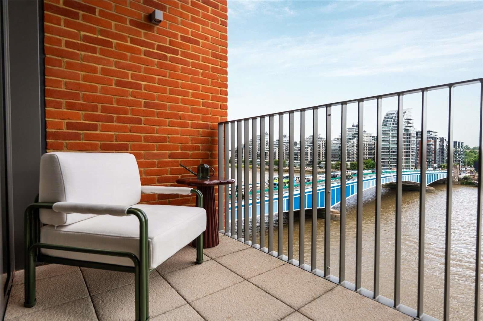 Flat Wandsworth Bridge Road in Greater London