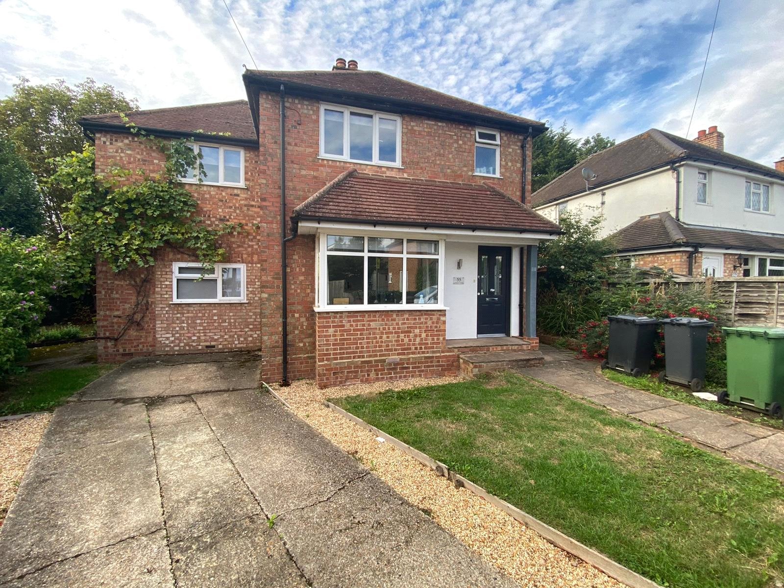 Room Ardmore Avenue in Guildford