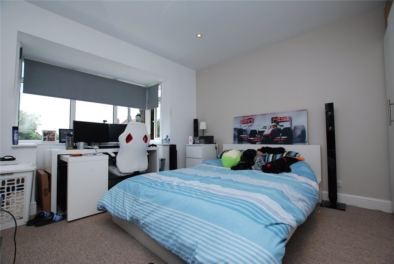Room Ardmore Avenue in Guildford