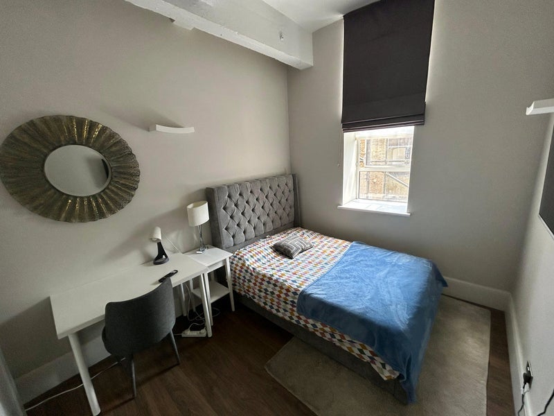 Room Dingley Road in Greater London
