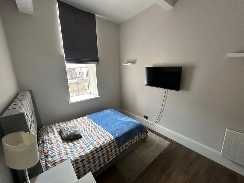 Room Dingley Road in Greater London