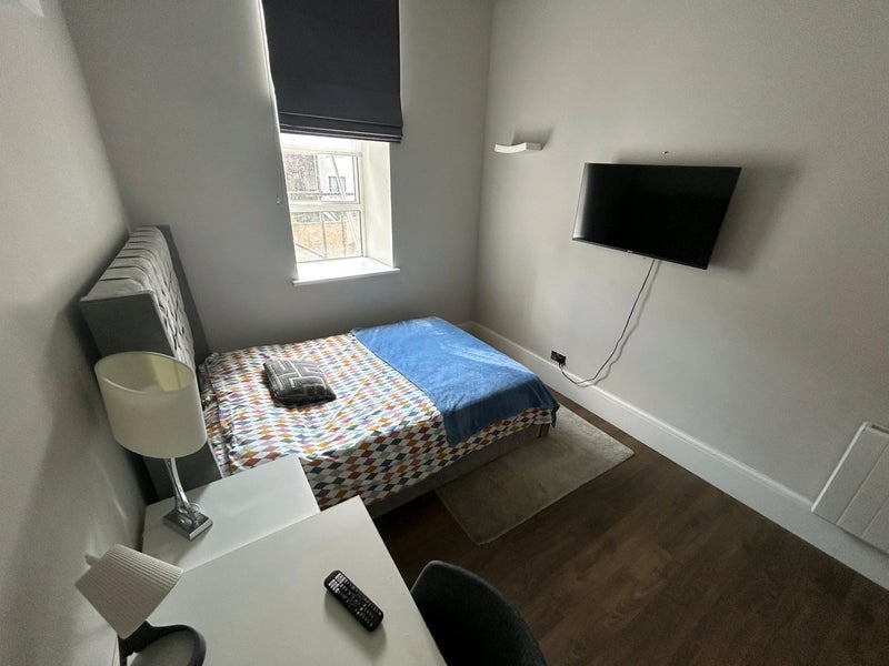 Room Dingley Road in Greater London