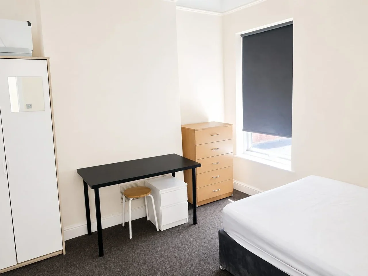 Room Olive Road in Greater London