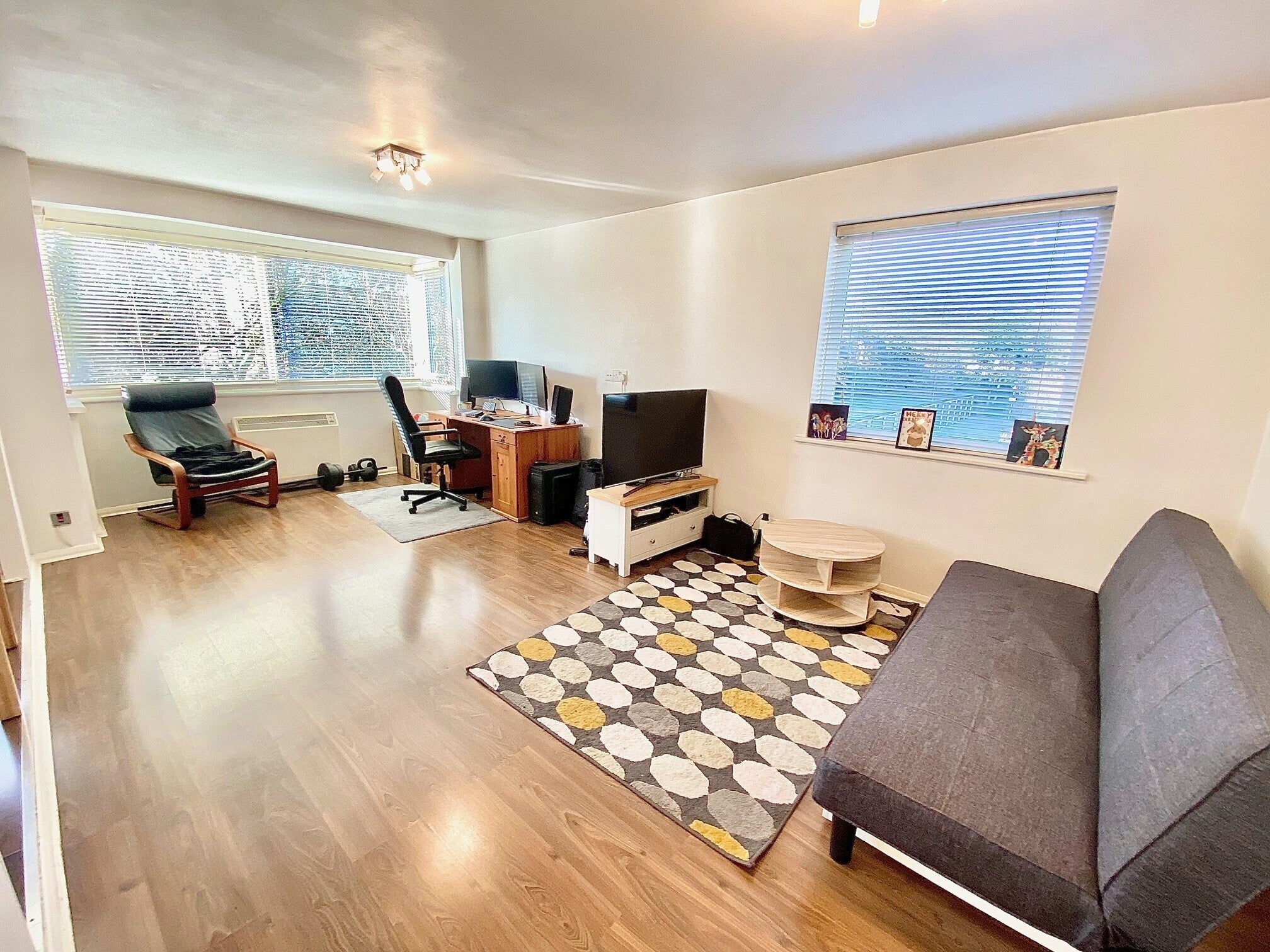 Flat Queenswood Gardens in Greater London