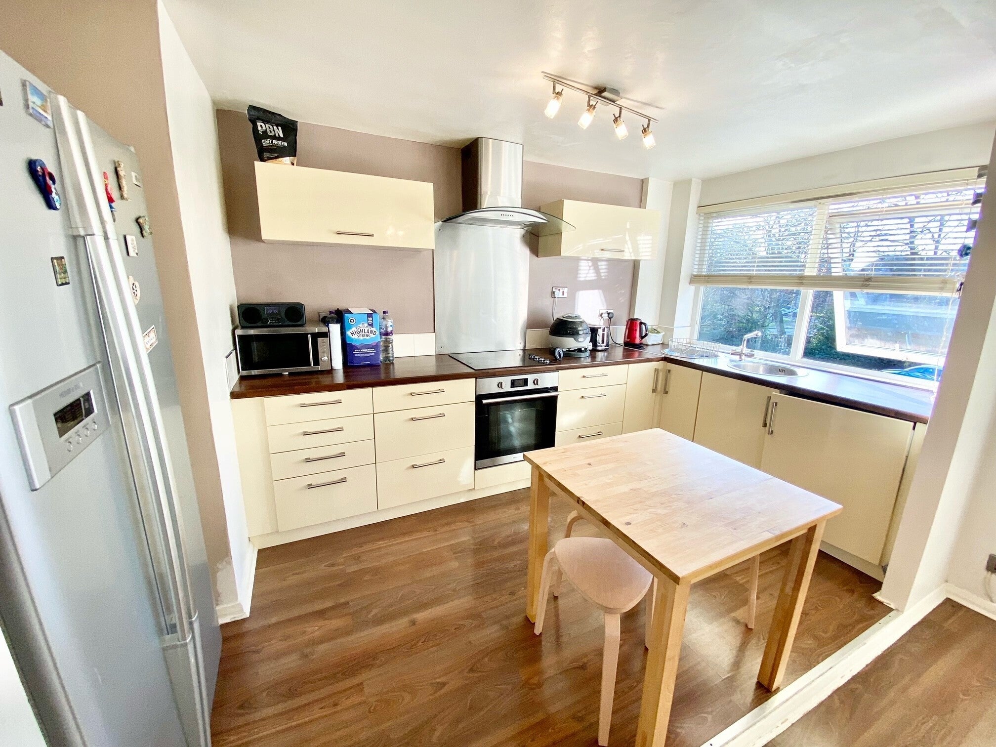 Flat Queenswood Gardens in Greater London