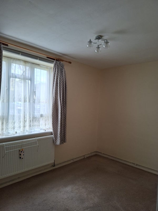 Room Bowen Drive in Greater London