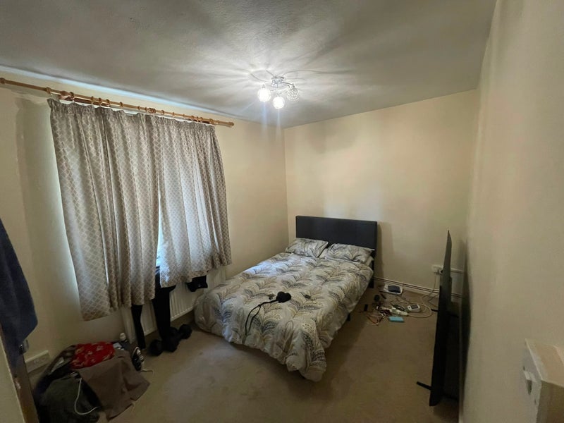 Room Bowen Drive in Greater London