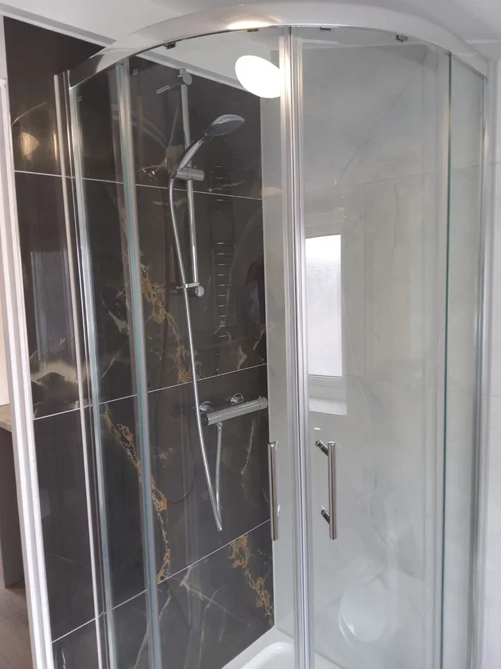 Room Elm Green in Basildon