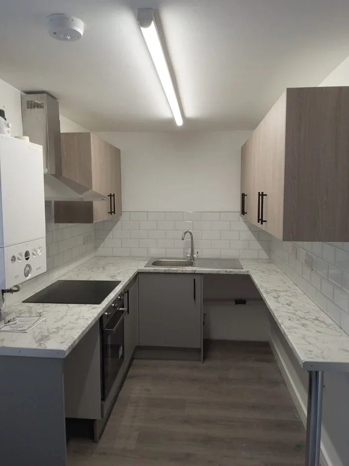 Room Elm Green in Basildon