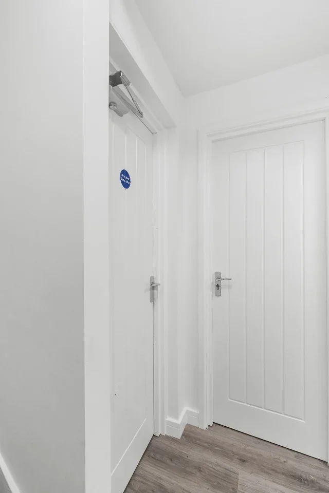 Room Elm Green in Basildon