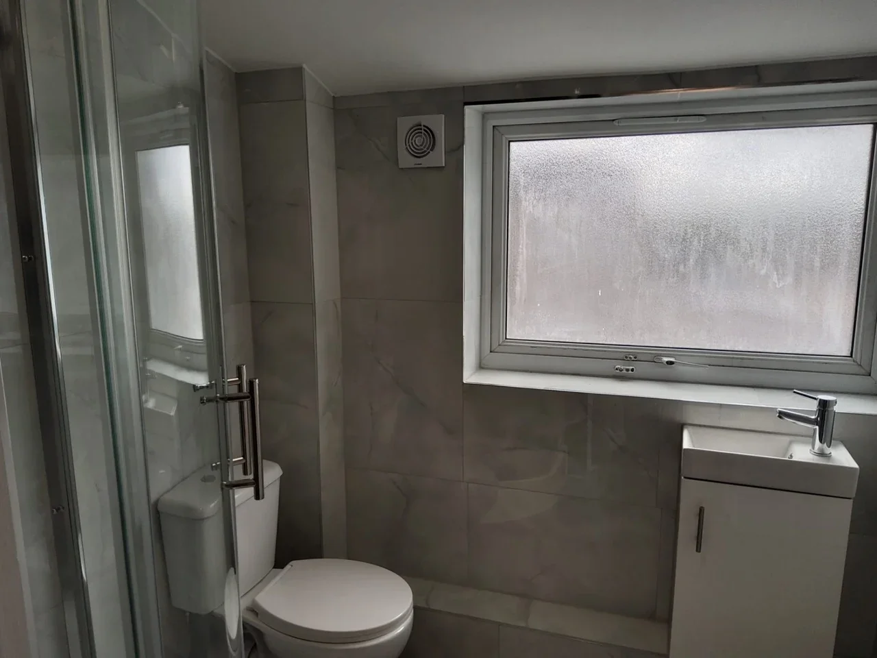 Room Elm Green in Basildon