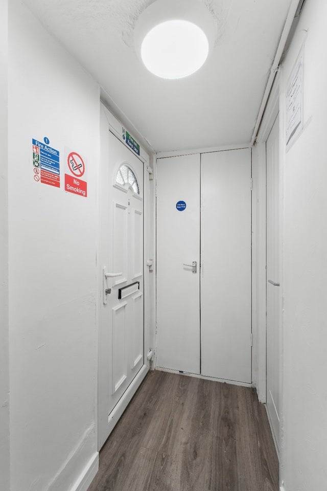 Room Elm Green in Basildon
