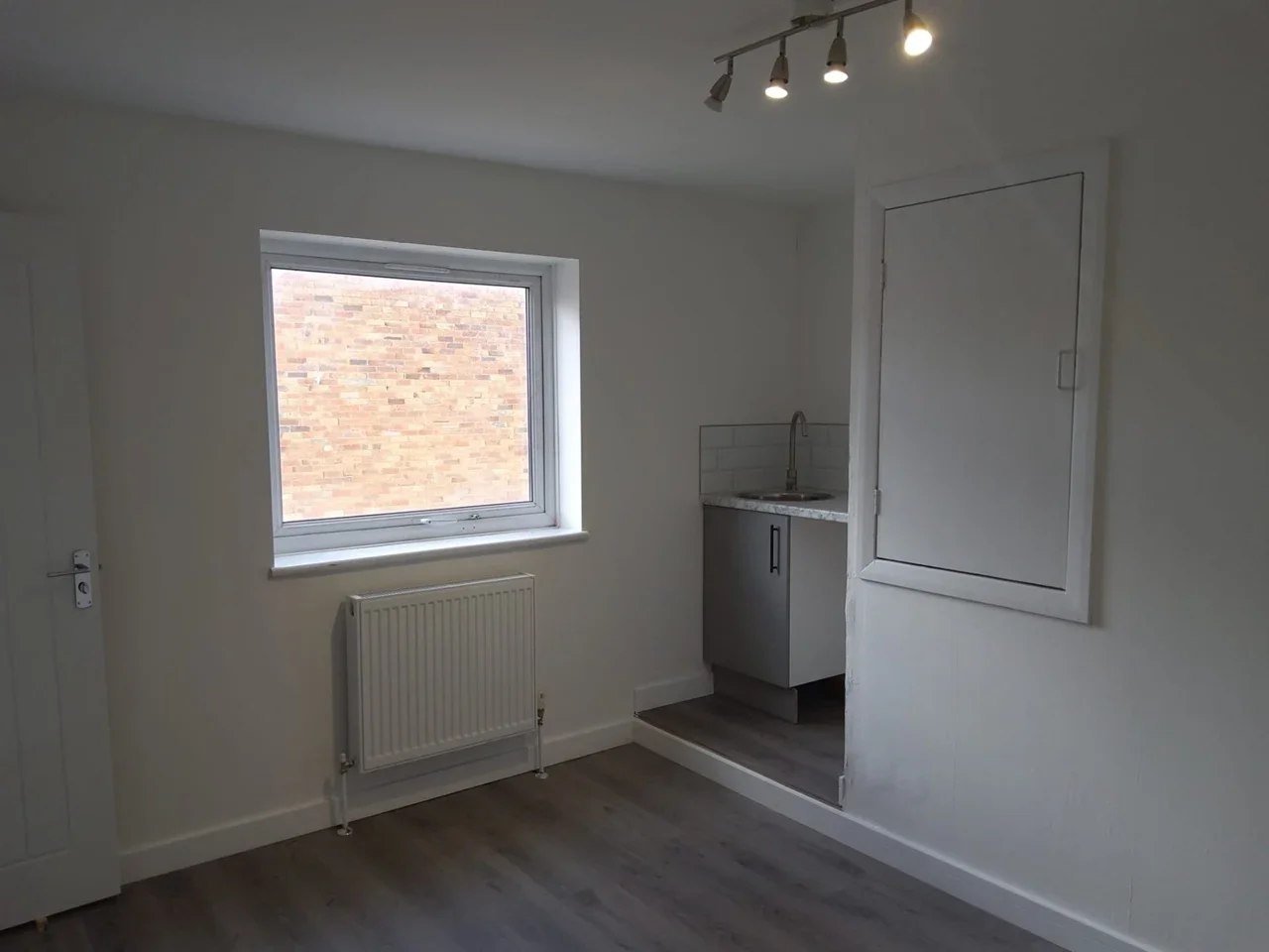 Room Elm Green in Basildon