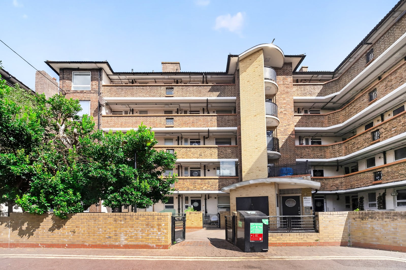 Flat Morecambe Street in Greater London