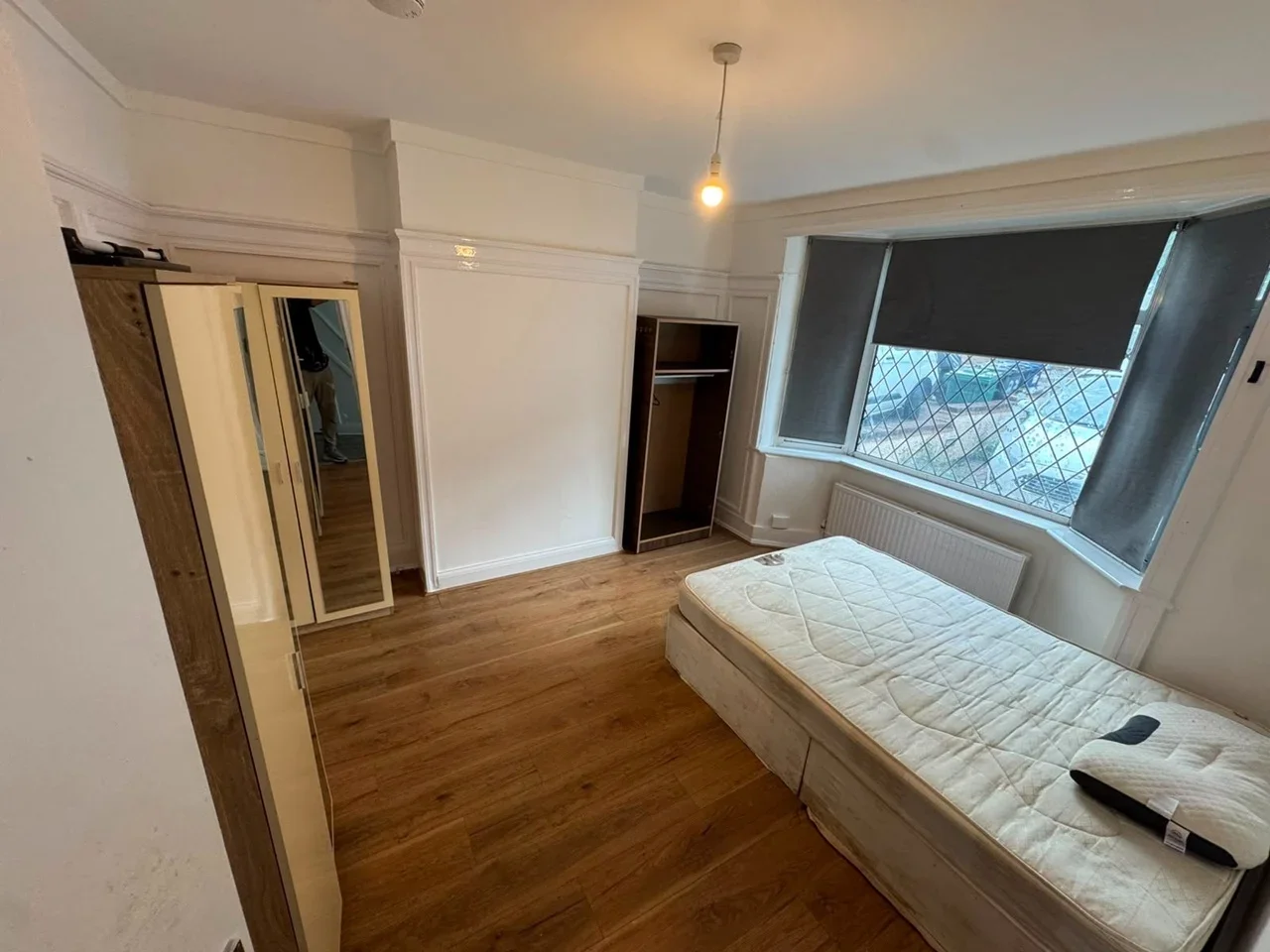 Room Selborne Gardens in Greater London