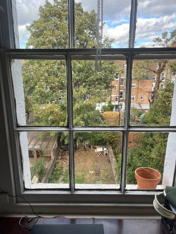 Flat Northchurch Road in Greater London