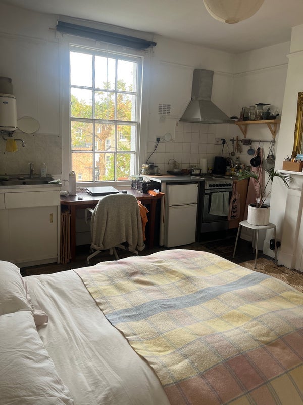 Flat Northchurch Road in Greater London