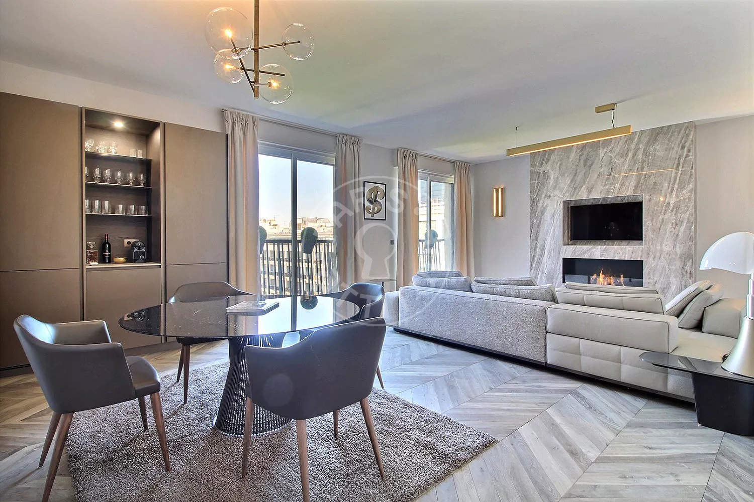 Flat Avenue Montaigne in Paris