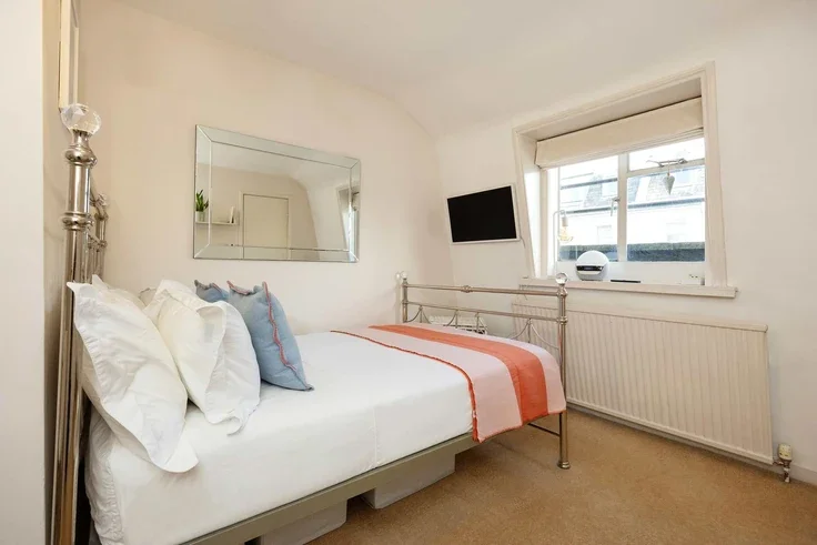 Flat Gloucester Terrace in City of Westminster