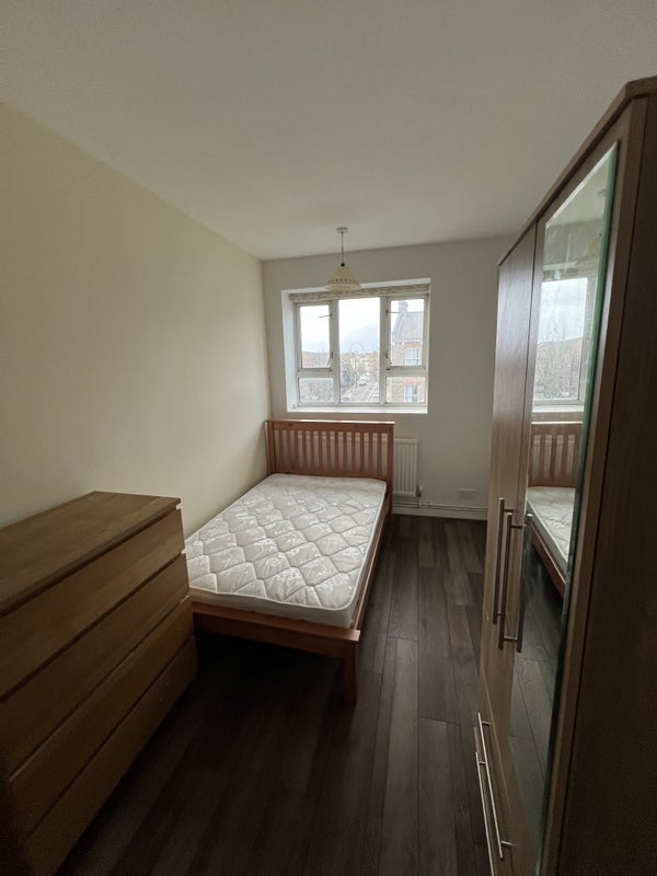 Room Penrose Street in Greater London