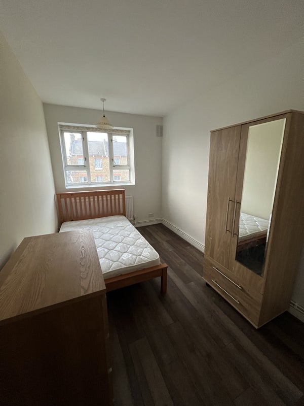 Room Penrose Street in Greater London