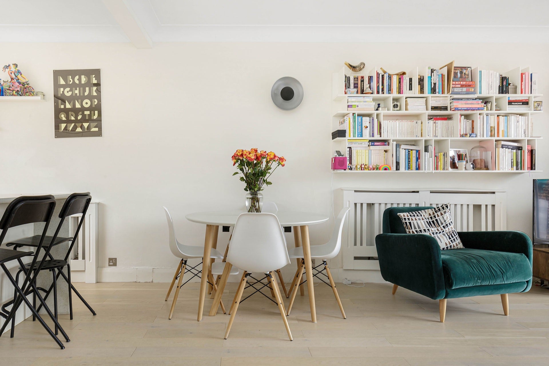 Flat Eton Avenue in Greater London