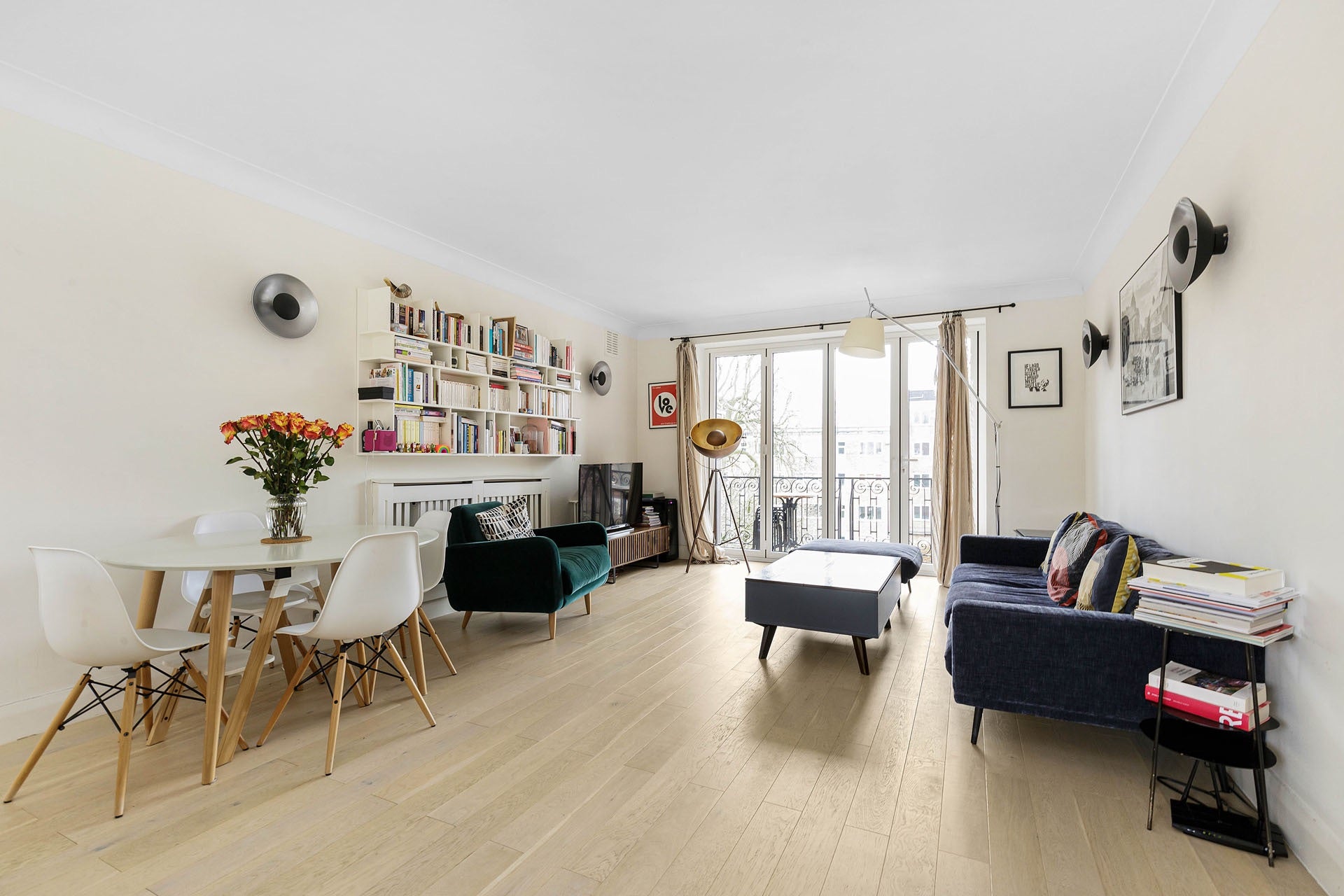 Flat Eton Avenue in Greater London