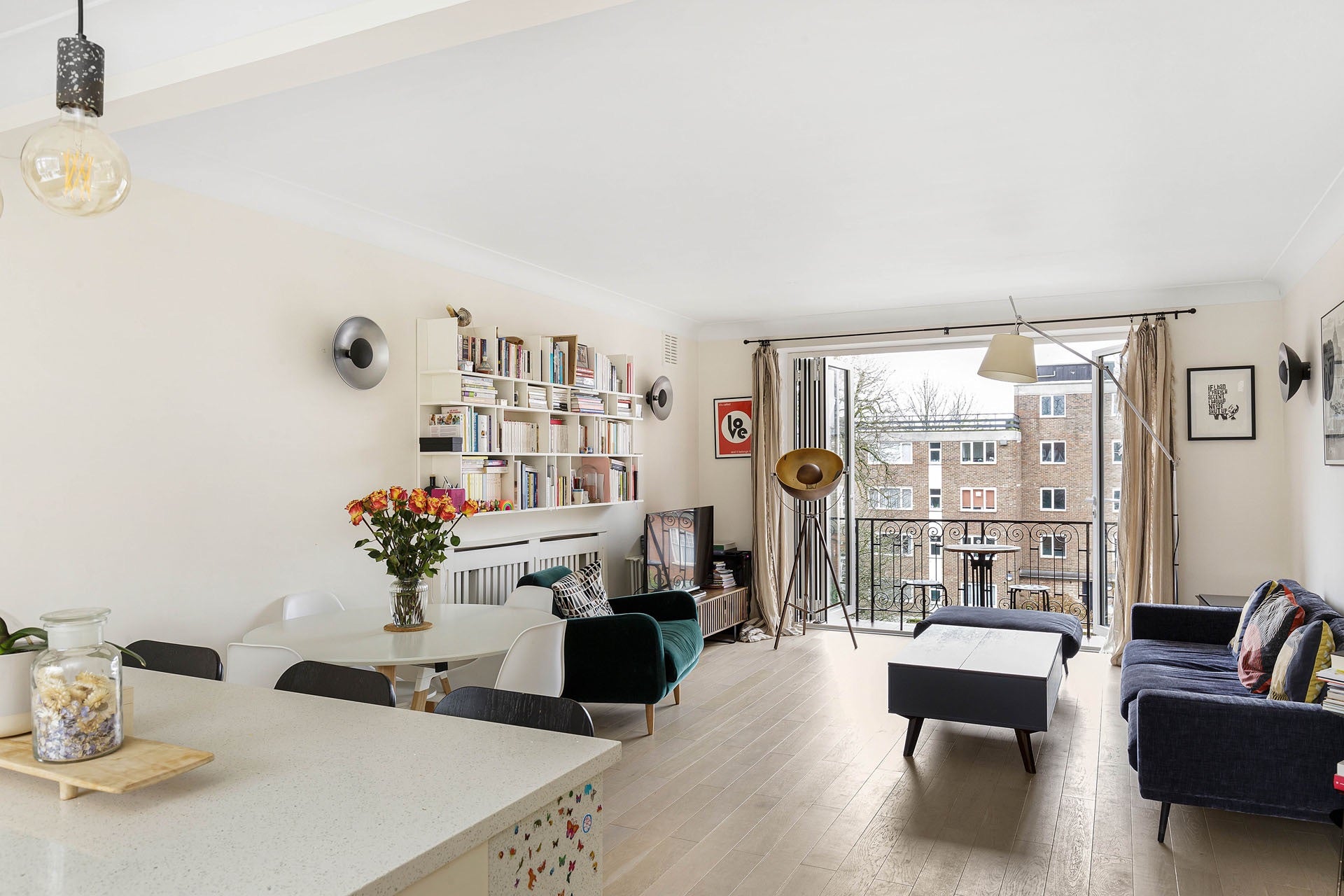 Flat Eton Avenue in Greater London