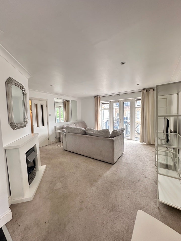 Flat Rubens Place in Greater London