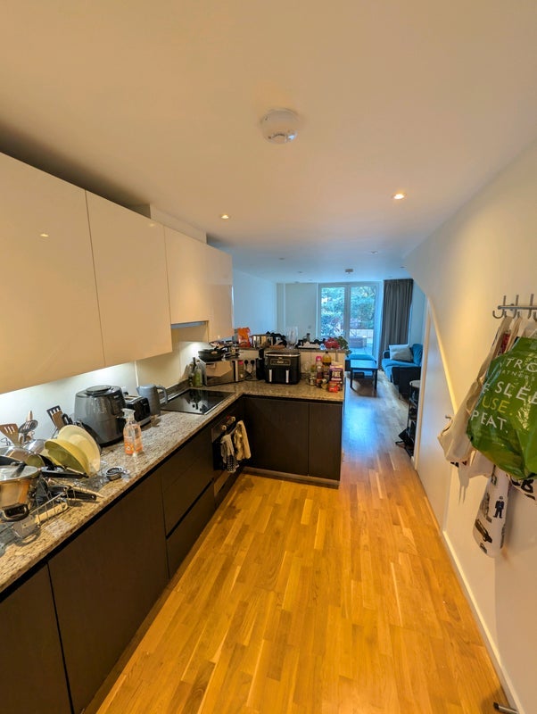 Room Honour Lea Avenue in Greater London