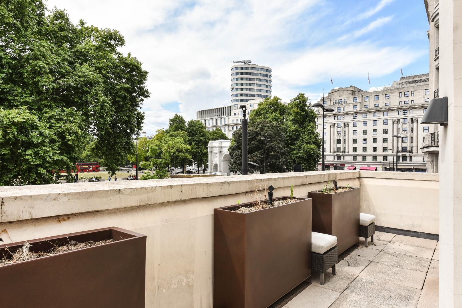 Flat Park Lane in London