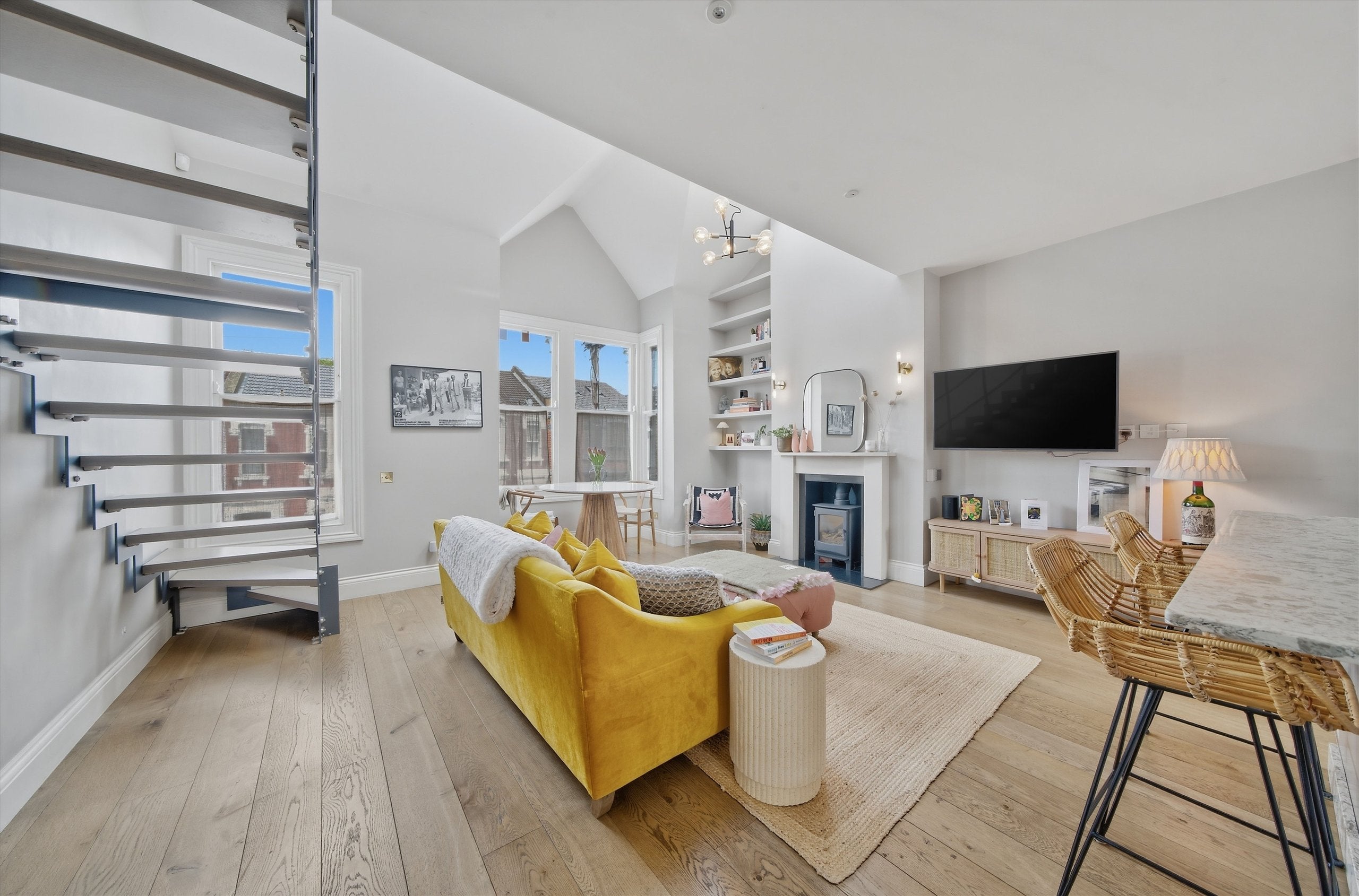 Flat Burns Road in Greater London
