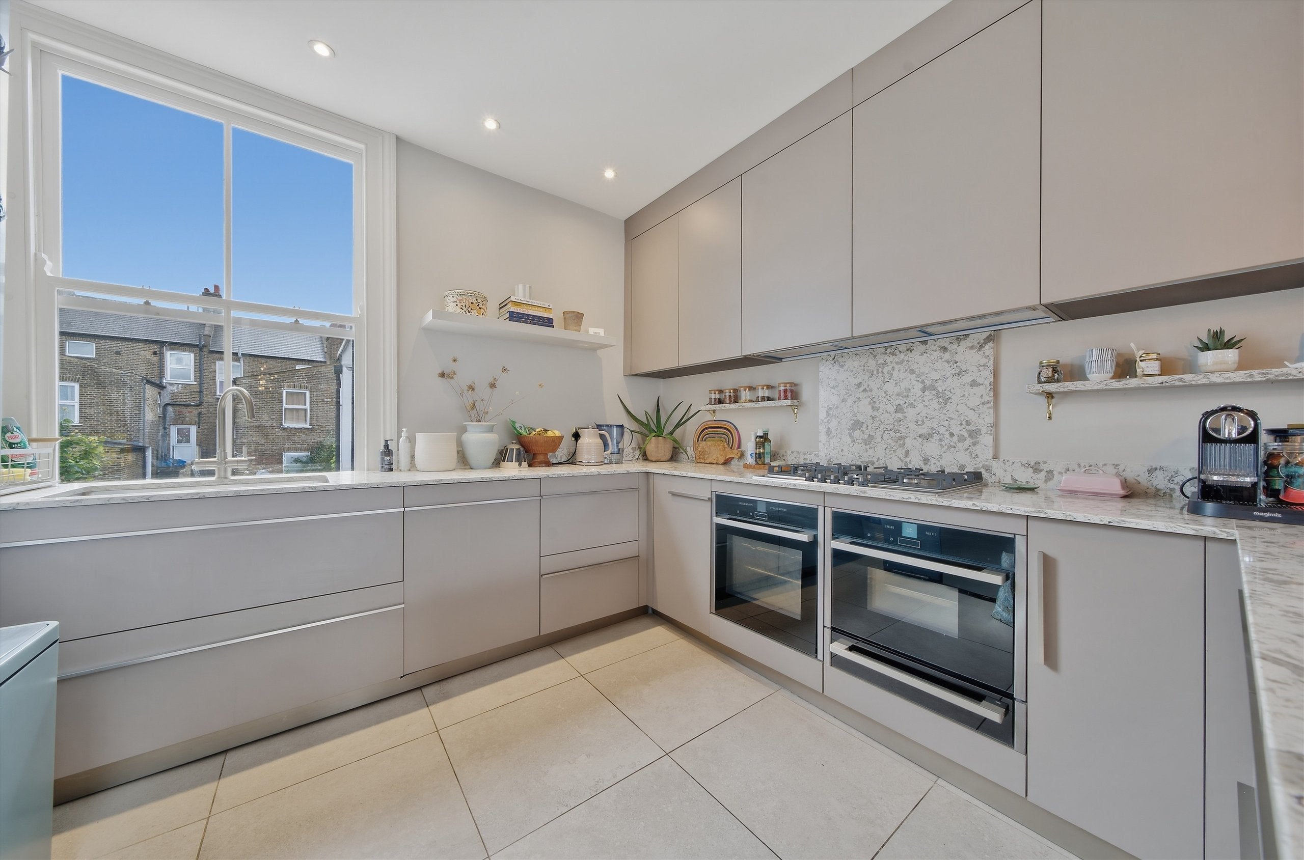 Flat Burns Road in Greater London