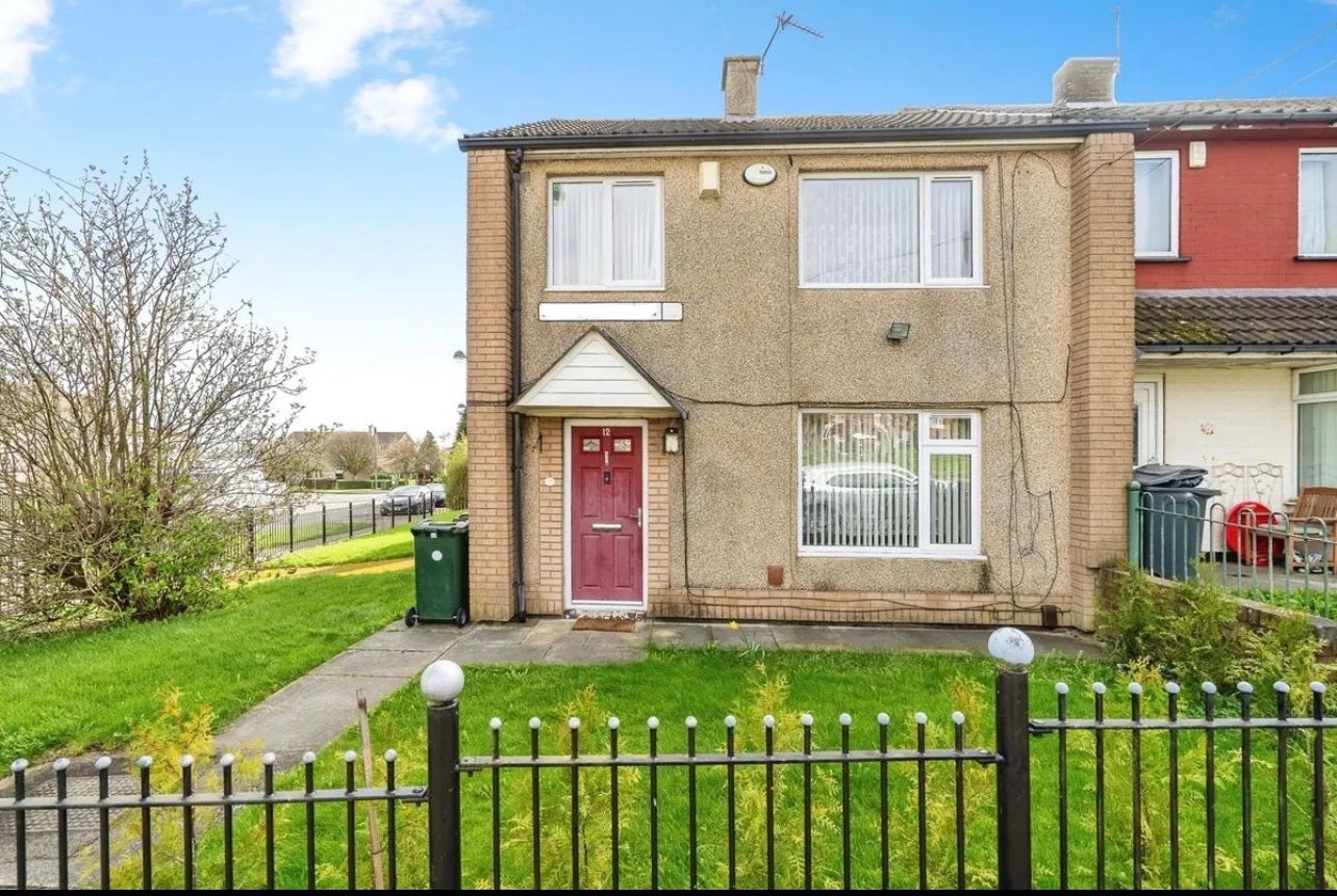 House Landscove Avenue in Bradford