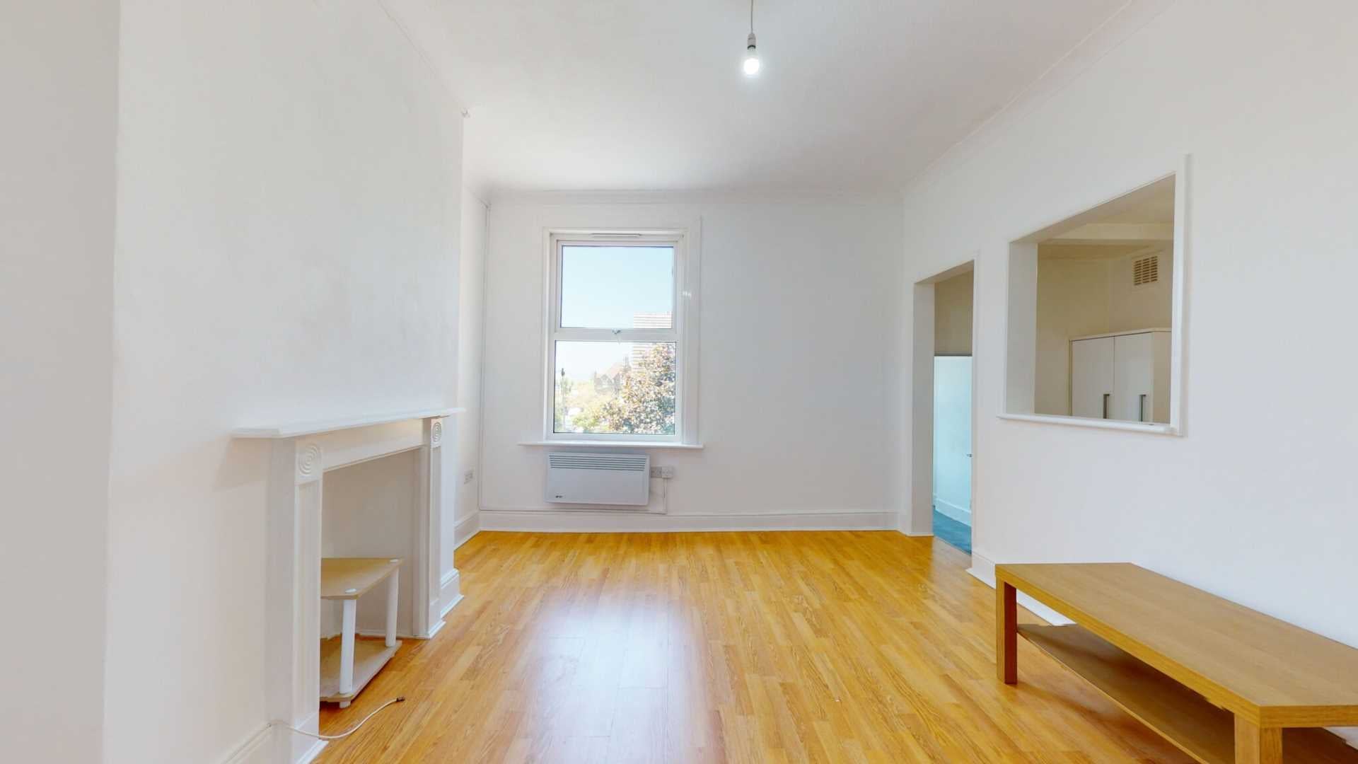Flat Westwell Road in Greater London