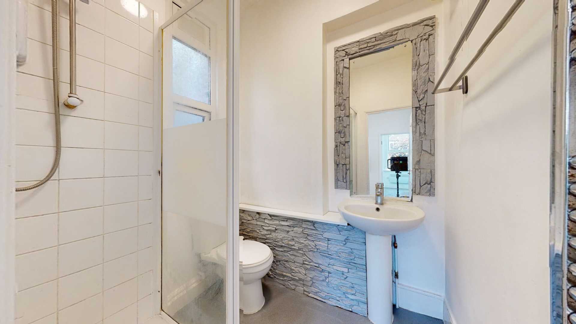 Flat Westwell Road in Greater London