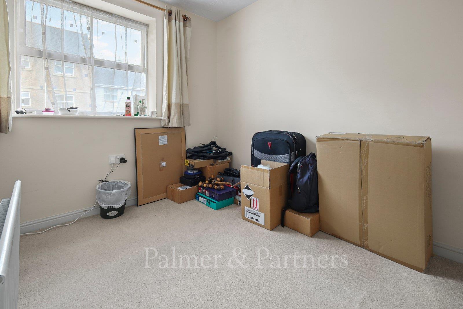 Flat Wallace Road in Colchester