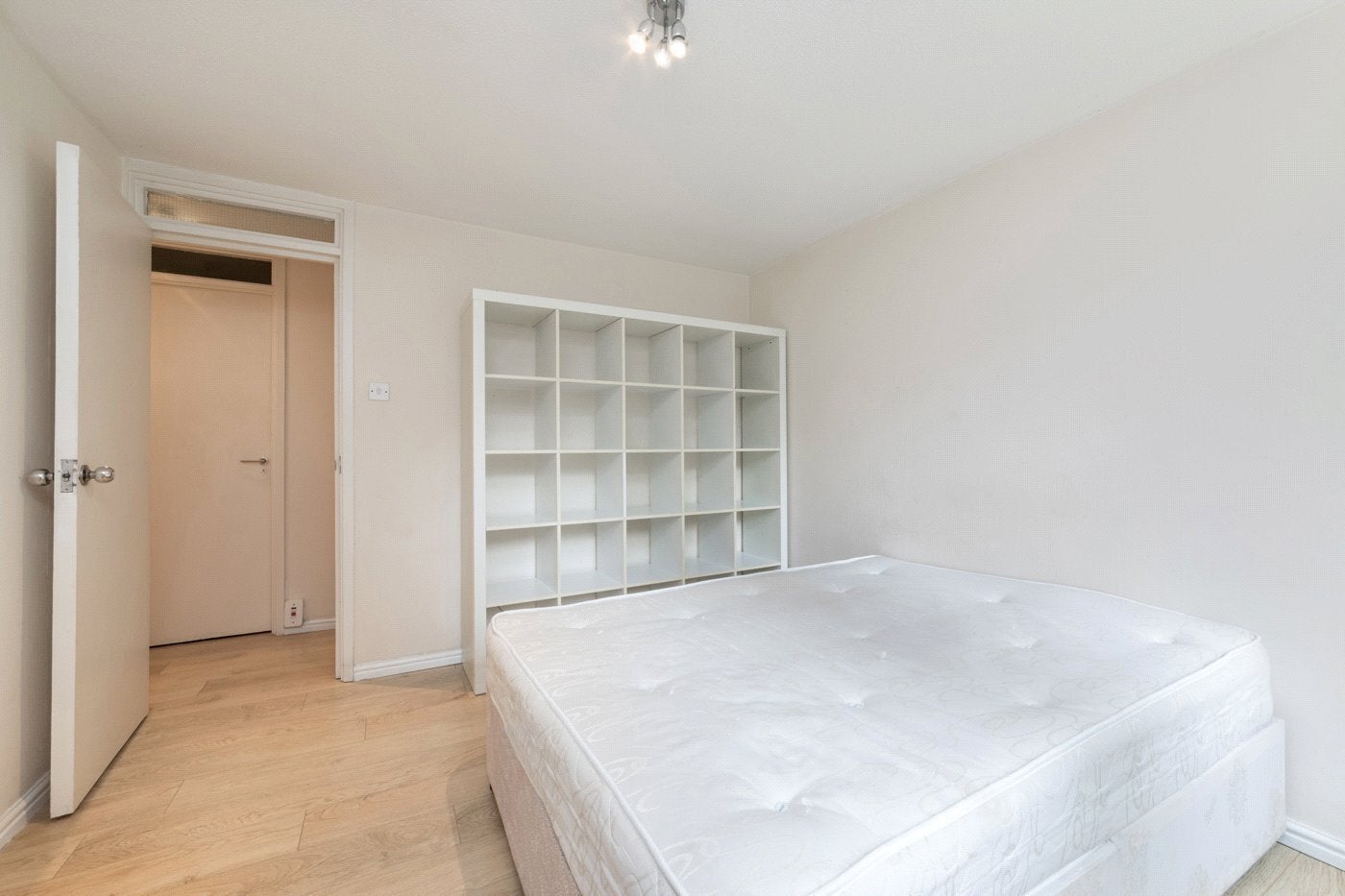 Flat Mews Street in Greater London
