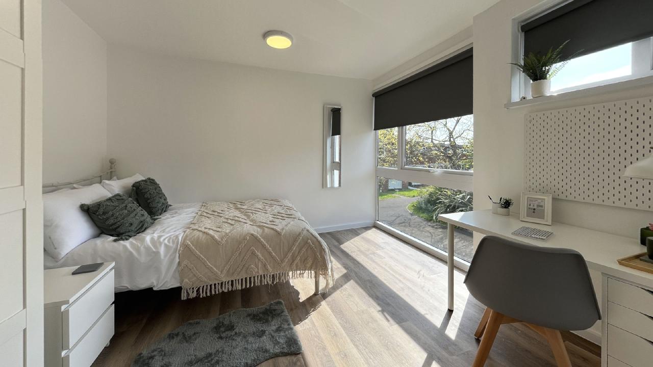 Room Monterey Gardens in Exeter